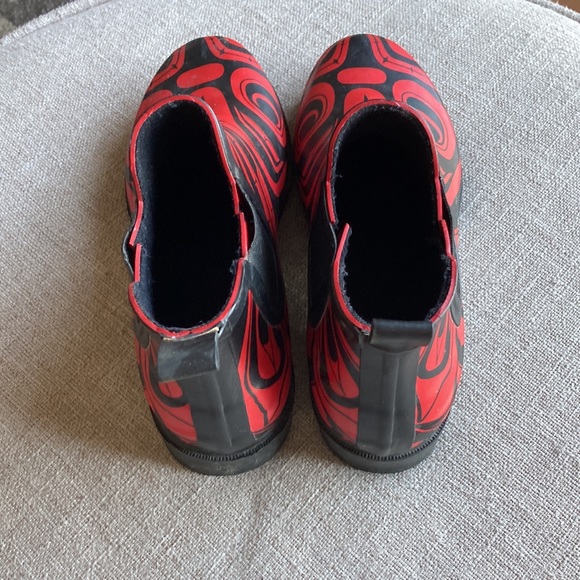 Chelsea Rubber Boots with First Nations Design Size 7 - Picture 3 of 8